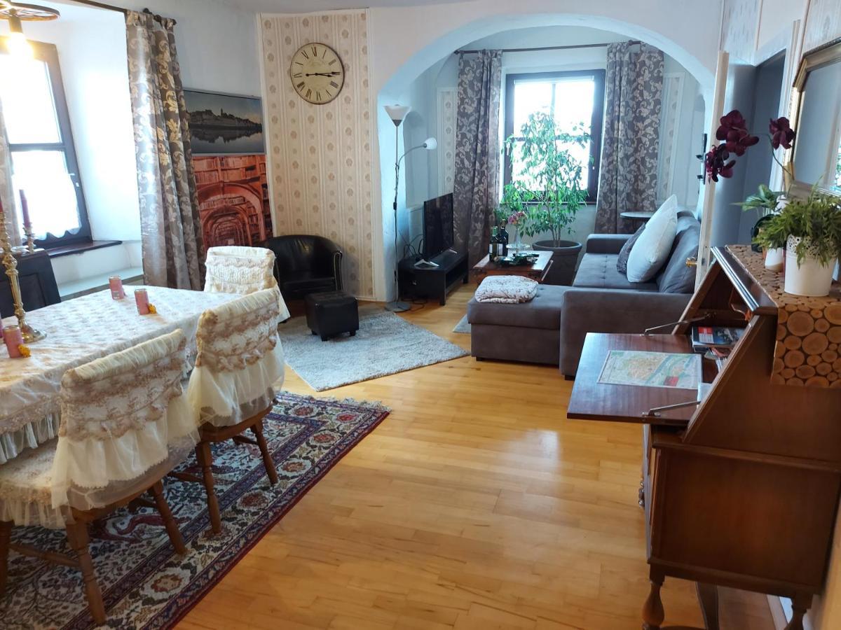 Apartment Schloss Weichs Zu Mit 1-2schlafzimmer Parkplatz Internet 60qm Zentrum