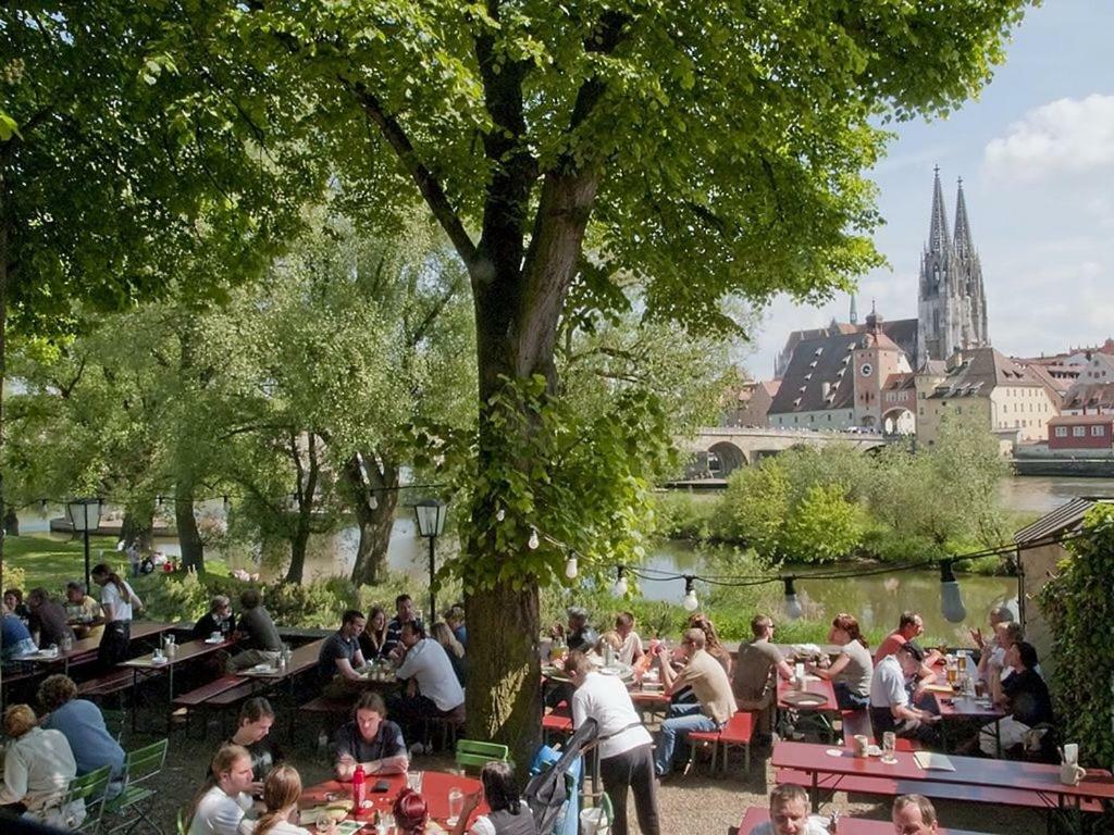 Schloss Weichs Zu Mit 1-2schlafzimmer Parkplatz Internet 60qm Zentrum * Regensburg